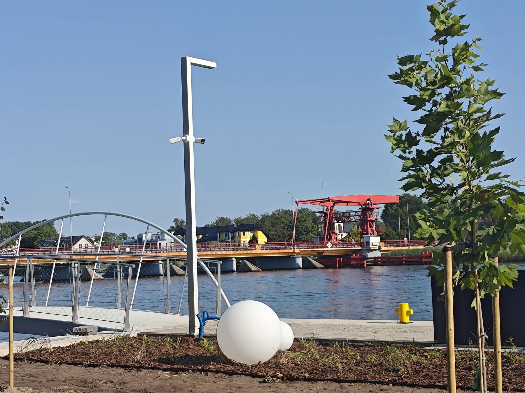 Most zwodzony nad rzeką Dziwną